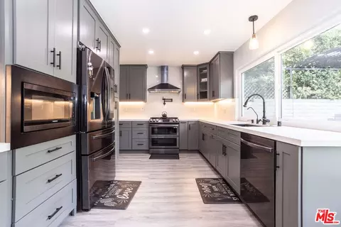 20435 Blythe St, Winnetka, CA 91306