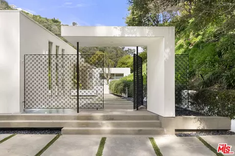 10899 Chalon Rd, Los Angeles, CA 90077