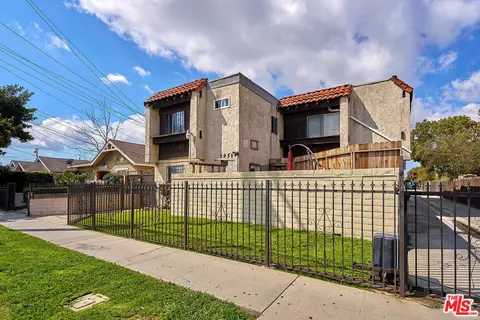 5951 Corona Ave #E, Huntington Park, CA 90255
