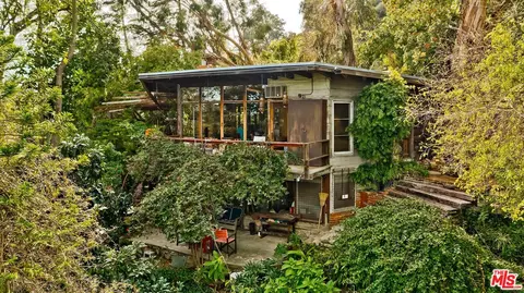 8326 Utica Dr, Los Angeles, CA 90046