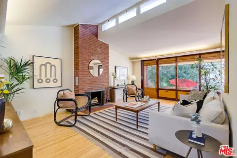 7525 Flight Ave, Los Angeles, CA 90045