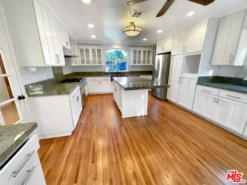 Kitchen - 3915 Lemon Ave, Long Beach, CA 90807 photo 2 of 3