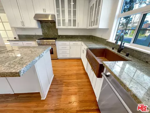 Kitchen - 3915 Lemon Ave, Long Beach, CA 90807 photo 3 of 3