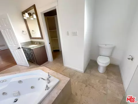 Bath - 3915 Lemon Ave, Long Beach, CA 90807 photo 6 of 6