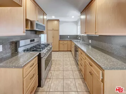 Kitchen - 21 W Adams St, Long Beach, CA 90805 photo 1 of 2