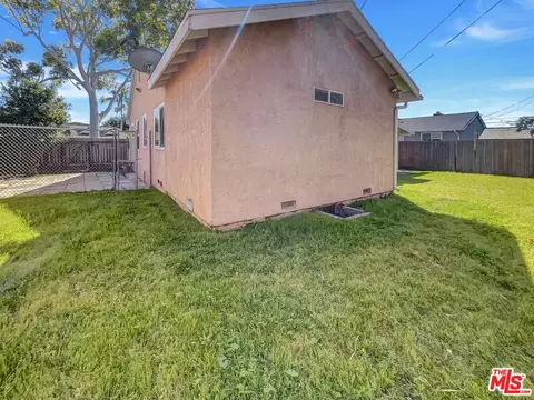 Exterior - 21 W Adams St, Long Beach, CA 90805 photo 4 of 5