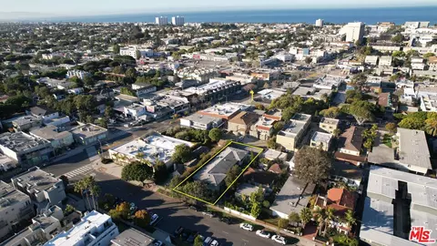 1868 10th St, Santa Monica, CA 90404
