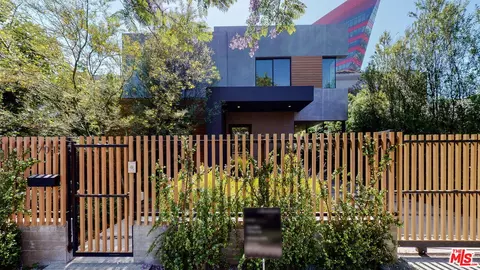 701 Huntley Dr, West Hollywood, CA 90069