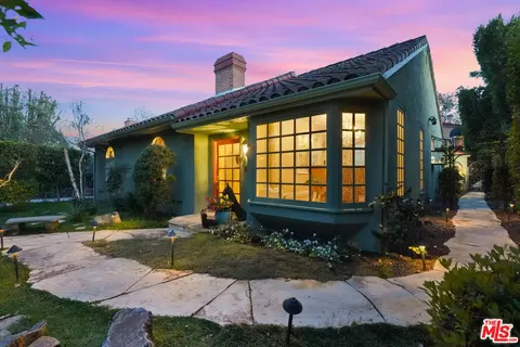 13834 Magnolia Blvd, Sherman Oaks, CA 91423