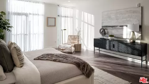 425 N Palm Dr #302, Beverly Hills, CA 90210