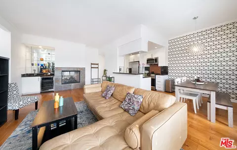 922 14th St #207, Santa Monica, CA 90403