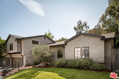 4761 Don Zarembo Dr, Los Angeles, CA 90008