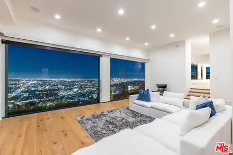 8698 Franklin Ave, Los Angeles, CA 90069