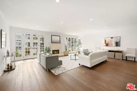 11815 Dorothy St #1, Los Angeles, CA 90049