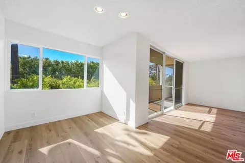 1015 N Kings Rd #310, West Hollywood, CA 90069