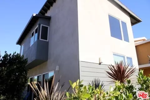 1019 W 67th St, Los Angeles, CA 90044