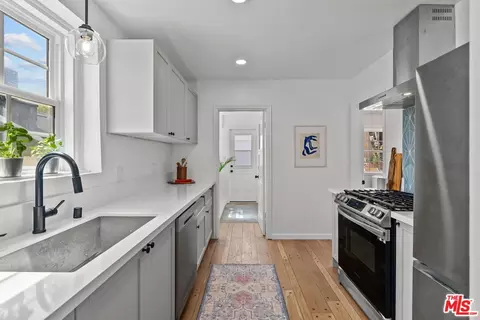 Kitchen - 481 Avenue 64, Pasadena, CA 91105 photo 2 of 5