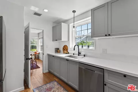 Kitchen - 481 Avenue 64, Pasadena, CA 91105 photo 5 of 5