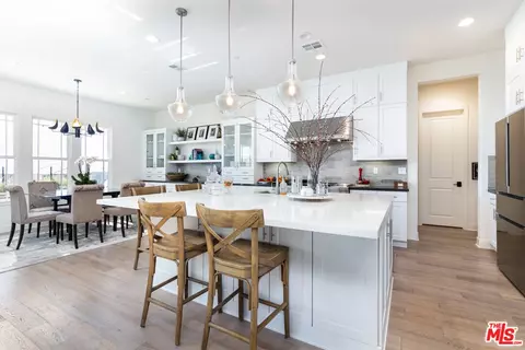 21114 W Citylights Dr, Chatsworth, CA 91311