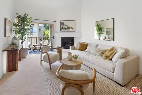 5550 Owensmouth Ave #301, Woodland Hills, CA 91367