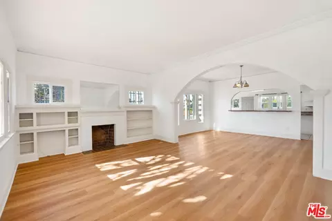 2277 W 31st St, Los Angeles, CA 90018