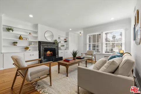 15735 Morrison St, Encino, CA 91436