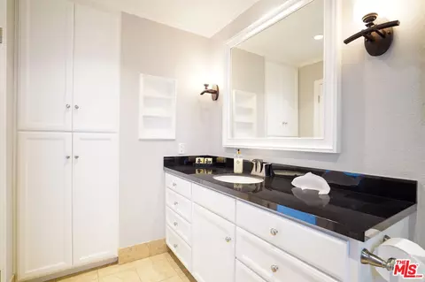 Bath - 5122 Moonstone Way, Oxnard, CA 93035 photo 2 of 5