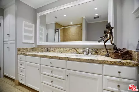 Bath - 5122 Moonstone Way, Oxnard, CA 93035 photo 5 of 5