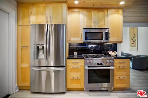 Kitchen - 5122 Moonstone Way, Oxnard, CA 93035 photo 3 of 5