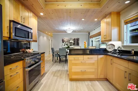 Kitchen - 5122 Moonstone Way, Oxnard, CA 93035 photo 4 of 5