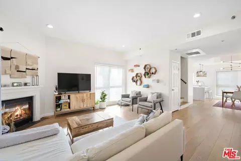 5521 Kester Ave #1, Sherman Oaks, CA 91411
