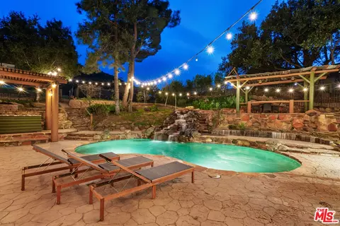 7696 Lilac Ln, Simi Valley, CA 93063