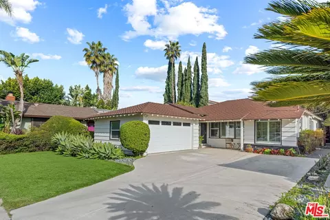 14641 Hartsook St, Sherman Oaks, CA 91403