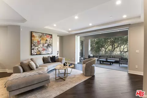 460 N Palm Dr #303, Beverly Hills, CA 90210