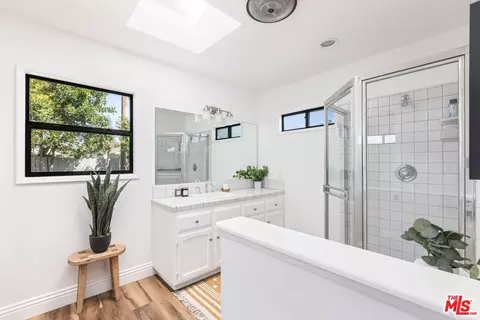 Bath - 5231 E Patterson St, Long Beach, CA 90815 photo 1 of 5