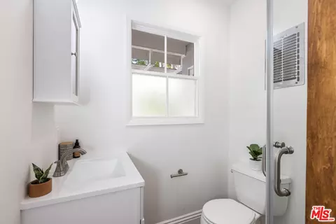 Bath - 5231 E Patterson St, Long Beach, CA 90815 photo 5 of 5