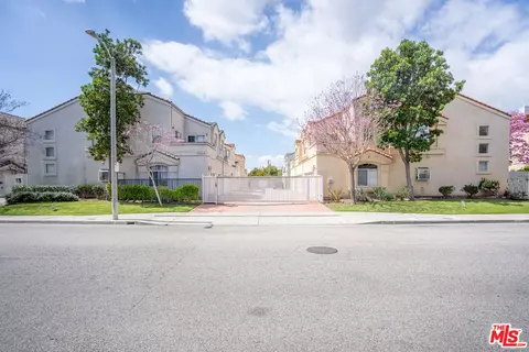 22015 Hawaiian Ave #D, Hawaiian Gardens, CA 90716