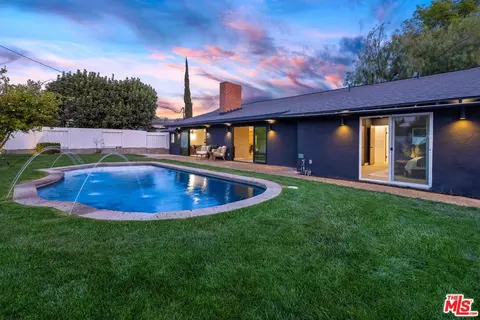 23021 Bretton Pl, Woodland Hills, CA 91364