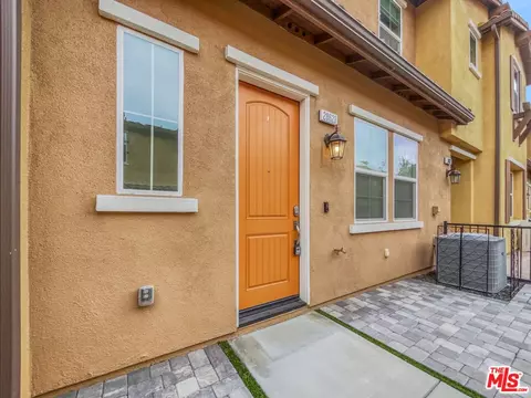 28623 Jardineras Dr, Valencia, CA 91354