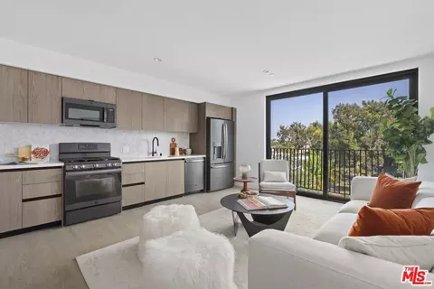 4506 Dockweiler St #304, Los Angeles, CA 90019