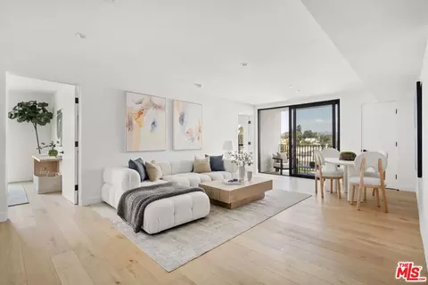 4506 Dockweiler St #401, Los Angeles, CA 90019