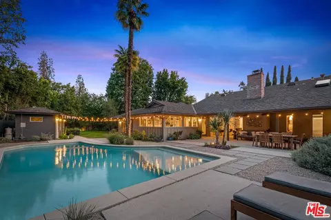4820 Poe Ave, Woodland Hills, CA 91364