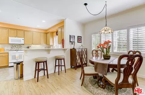 3003 W Riverside Dr #105, Burbank, CA 91505