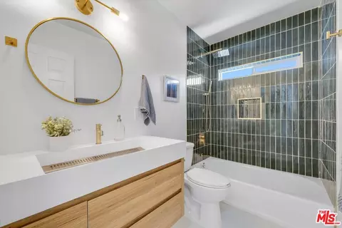 Bath - 717 S Clymar Ave, Compton, CA 90220 photo 3 of 3