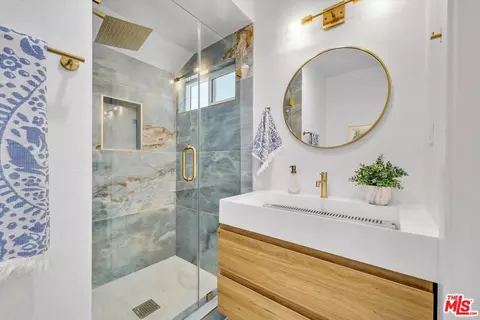 Bath - 717 S Clymar Ave, Compton, CA 90220 photo 1 of 3
