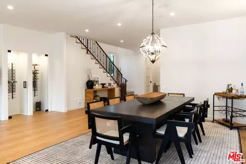 Dining - 2229 Walnut Ave, Venice, CA 90291 photo 1 of 2