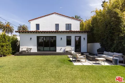 Exterior - 2229 Walnut Ave, Venice, CA 90291 photo 1 of 3
