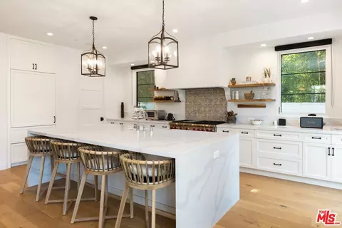 Kitchen - 2229 Walnut Ave, Venice, CA 90291 photo 1 of 1