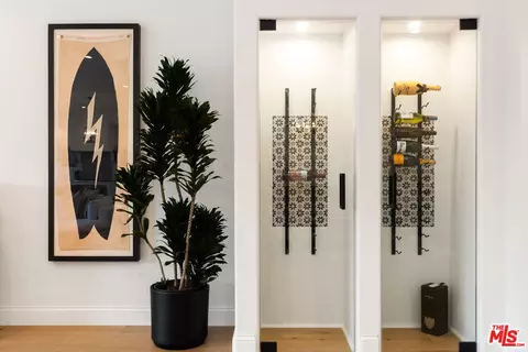 Entry Way - 2229 Walnut Ave, Venice, CA 90291 photo 1 of 1