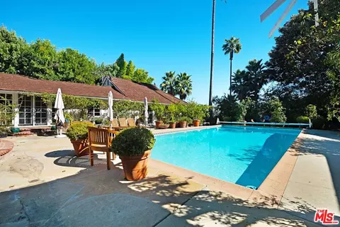 3701 Eureka Dr, Studio City, CA 91604 photo 1